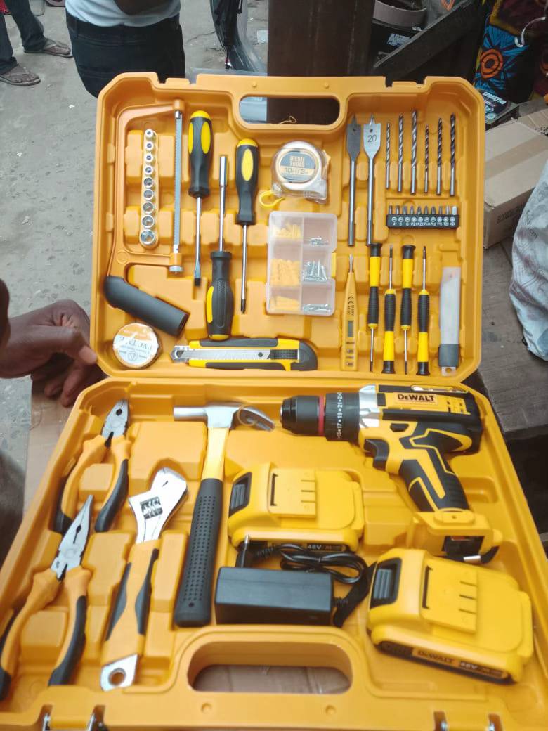 🔧 KIT D’OUTILS MULTIFONCTION – L’ÉQUIPEMENT COMPLET POUR VOS TRAVAUX Marque DeWALT